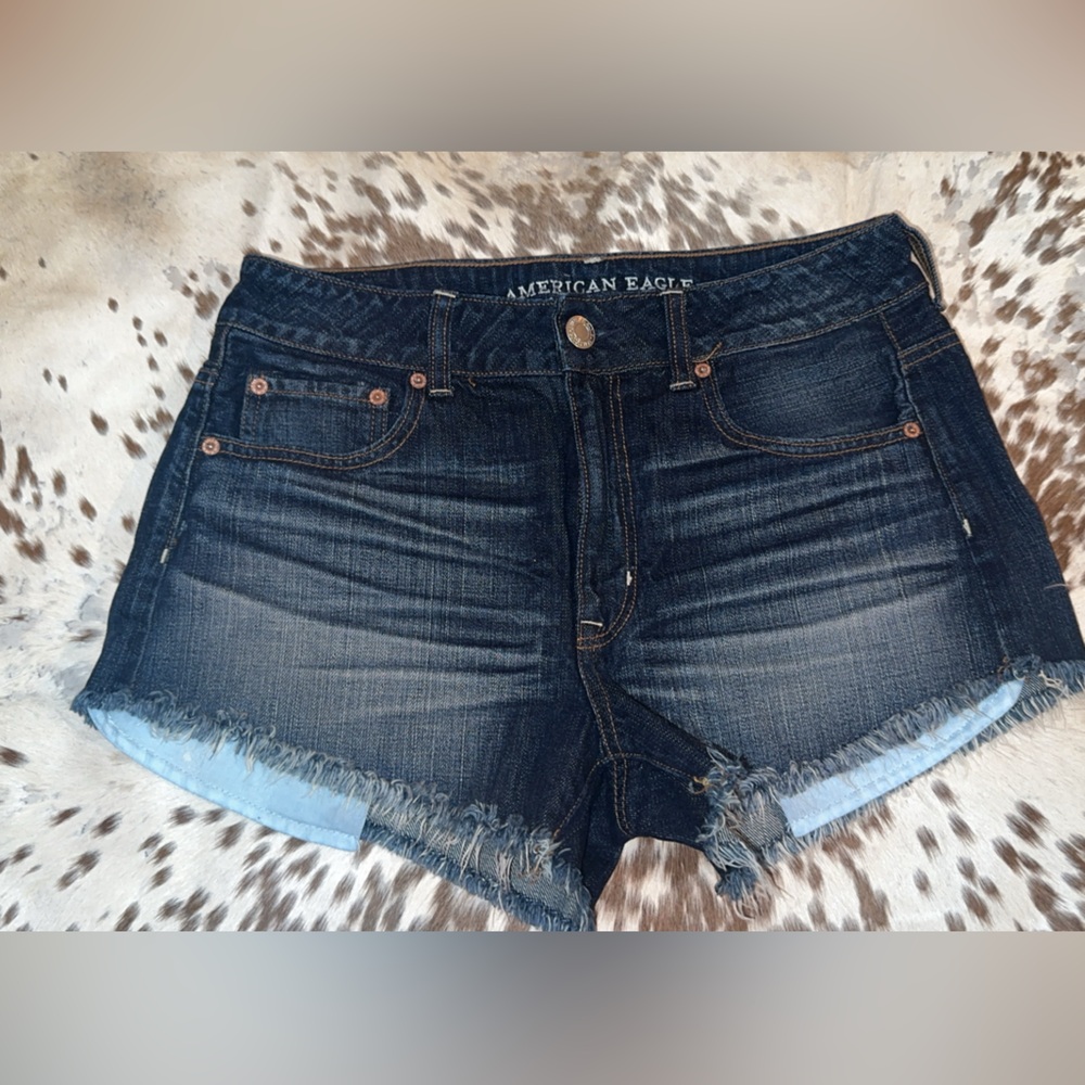 American Eagle Hi-Rise Festival Short - Picture 2 of 4